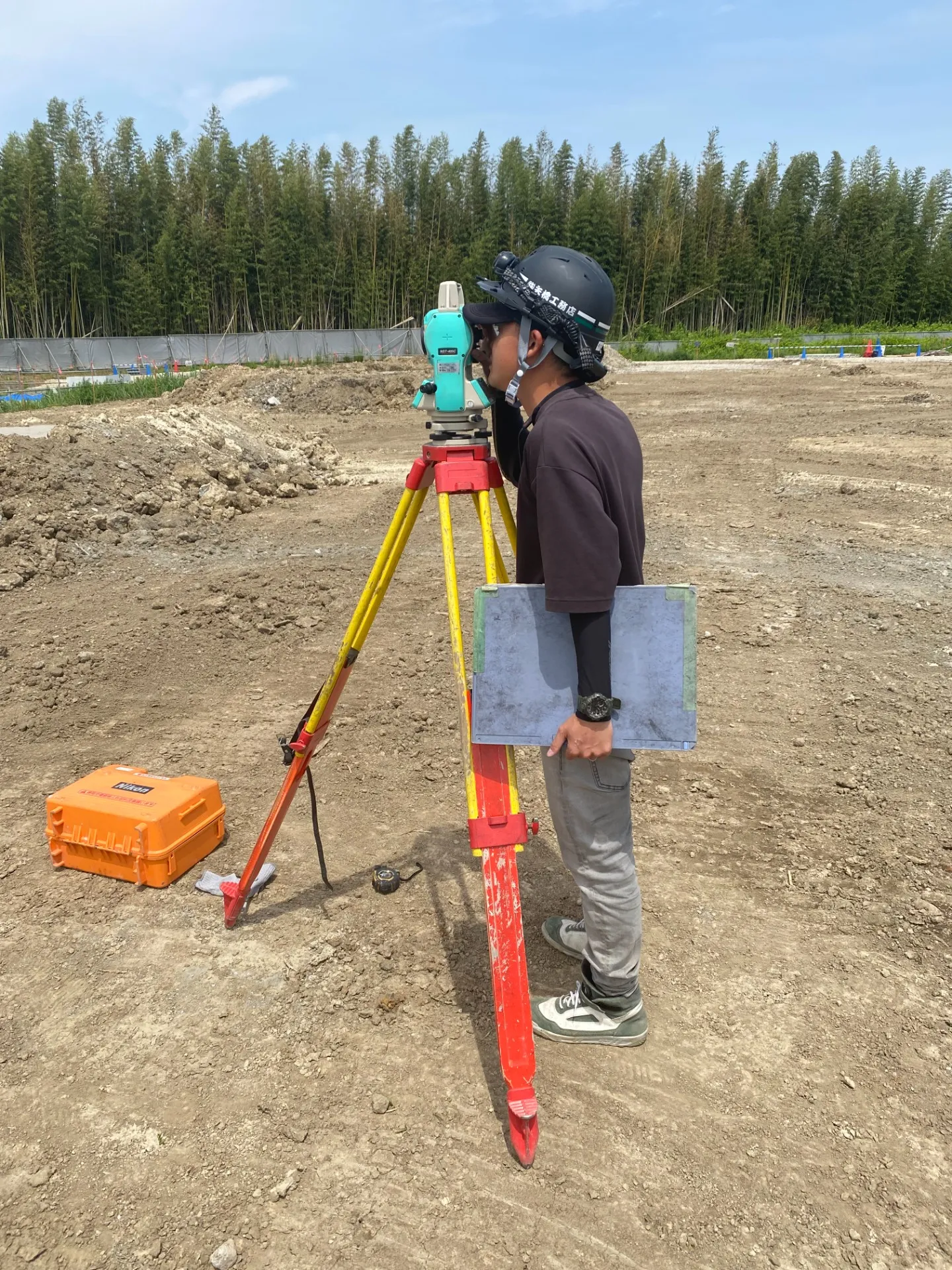 実は測量・墨出し工事始めてました!!